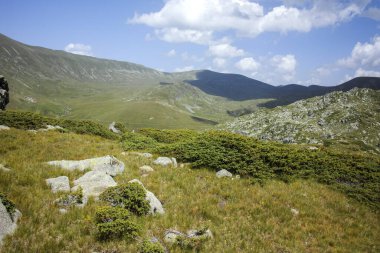 Bulgaristan 'ın Kalin zirvesi yakınlarındaki Rila Dağı' nın İnanılmaz Yaz Manzarası