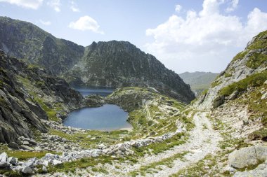 Bulgaristan 'ın Kalin zirvesi yakınlarındaki Rila Dağı' nın İnanılmaz Yaz Manzarası