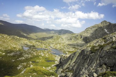 Bulgaristan 'ın Kalin zirvesi yakınlarındaki Rila Dağı' nın İnanılmaz Yaz Manzarası