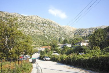 TSEPELOVO, EPIRUS, GREECE - 27 AĞUSTOS 2023: Tsepelovo Köyü Panoraması, Epirus, Yunanistan