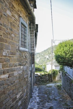 TSEPELOVO, EPIRUS, GREECE - 27 AĞUSTOS 2023: Tsepelovo Köyü Panoraması, Epirus, Yunanistan