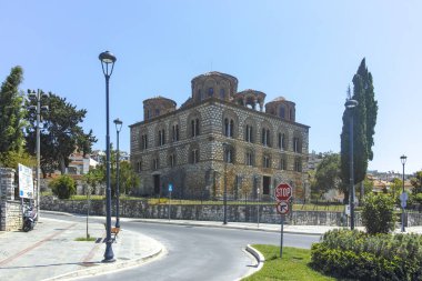 ARTA, EPIRUS, GREECE - 21 Ağustos 2023: Tipik Sokak ve Yunanistan 'ın Epirus kentindeki bina