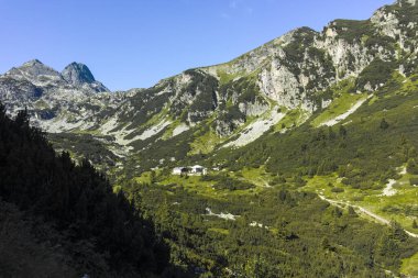 Bulgaristan 'ın Kupens zirvesi yakınlarındaki Rila Dağı' nın İnanılmaz Yaz Manzarası