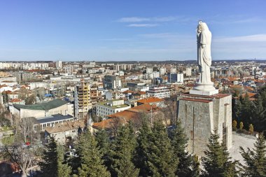 Haskovo, Bulgaristan - 1 Şubat 2019: Bulgaristan 'ın Haskovo kentinin şaşırtıcı Panoramik manzarası