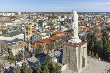 Haskovo, Bulgaristan - 1 Şubat 2019: Bulgaristan 'ın Haskovo kentinin şaşırtıcı Panoramik manzarası