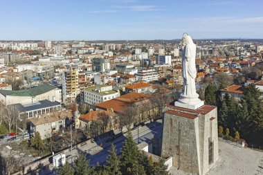 Haskovo, Bulgaristan - 1 Şubat 2019: Bulgaristan 'ın Haskovo kentinin şaşırtıcı Panoramik manzarası