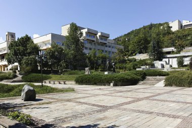SMOLYAN, BULGARIA - 14 Ağustos 2018: Bulgaristan 'ın Smolyan kentinin yaz manzarası
