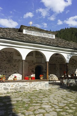 Shiroka Laka, Bulgaristan - 14 Ağustos 2018: Eski evleri ve sokakları, tarihi şehir, Shiroka Laka, Paşmaklı bölge, Bulgaristan