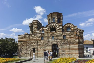 NESSEBAR, BULGARIA - 12 Ağustos 2018: Bulgaristan 'ın Burgaz Bölgesi' nin eski Nessebar kasabası