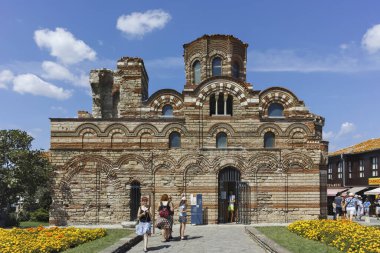 NESSEBAR, BULGARIA - 12 Ağustos 2018: Bulgaristan 'ın Burgaz Bölgesi' nin eski Nessebar kasabası