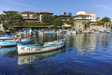 NESSEBAR, BULGARIA - 12 Ağustos 2018: Bulgaristan 'ın Burgaz Bölgesi' nin eski Nessebar kasabası
