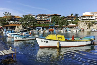 NESSEBAR, BULGARIA - 12 Ağustos 2018: Bulgaristan 'ın Burgaz Bölgesi' nin eski Nessebar kasabası