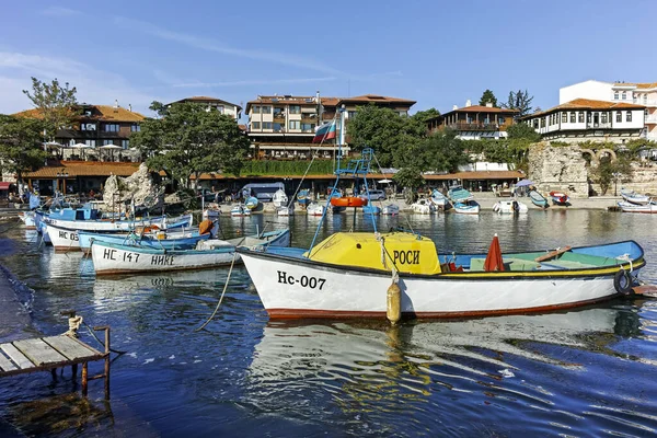 NESSEBAR, BULGARIA - 12 Ağustos 2018: Bulgaristan 'ın Burgaz Bölgesi' nin eski Nessebar kasabası
