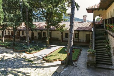 Bulgaristan 'ın Saint Nicholas, Stara Zagora bölgesindeki Ortaçağ Maglizh Manastırı Panoraması