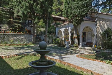 Bulgaristan 'ın Saint Nicholas, Stara Zagora bölgesindeki Ortaçağ Maglizh Manastırı Panoraması