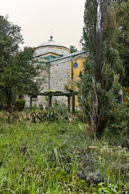 KAZANLAK, BULGARIA - 5 Ağustos 2018: Bulgaristan 'ın Stara Zagora bölgesindeki Kazanlak kasabasının panoraması