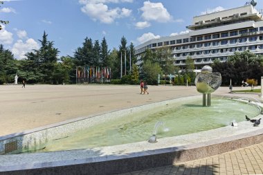 KAZANLAK, BULGARIA - 5 Ağustos 2018: Bulgaristan 'ın Stara Zagora bölgesindeki Kazanlak kasabasının panoraması