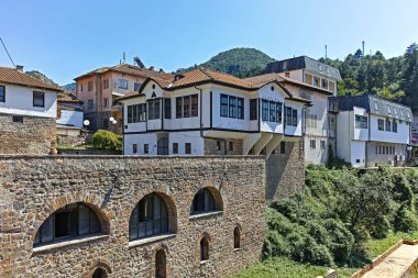 KRATOVO, MACEDONIA - 21 Temmuz 2018: Kuzey Makedonya 'nın Kratovo kentinin merkezi Panorama