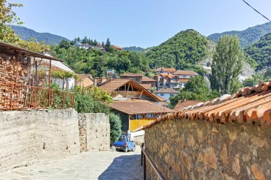 KRATOVO, MACEDONIA - 21 Temmuz 2018: Kuzey Makedonya 'nın Kratovo kentinin merkezi Panorama
