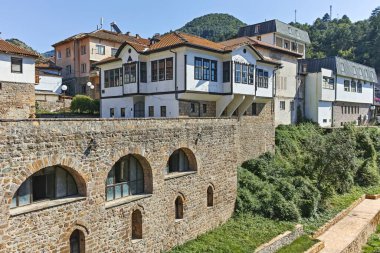 KRATOVO, MACEDONIA - 21 Temmuz 2018: Kuzey Makedonya 'nın Kratovo kentinin merkezi Panorama