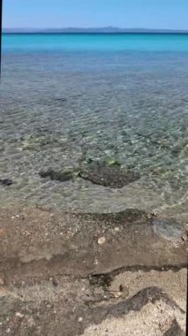 Kassandra 'nın Afitos, Chalkidiki, Orta Makedonya ve Yunanistan yakınlarındaki sahil şeridi inanılmaz bir manzara.