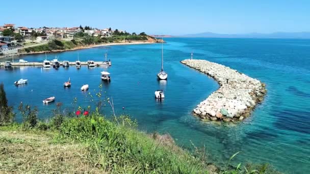 希腊中马其顿Chalkidiki市Nea Fokea镇附近的Kassandra海岸线美景 — 图库视频影像