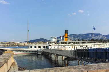 GENEVA, SWitzERLAND - 17 Haziran 2023: İsviçre 'nin Cenevre kentinin şaşırtıcı Sunset Manzarası