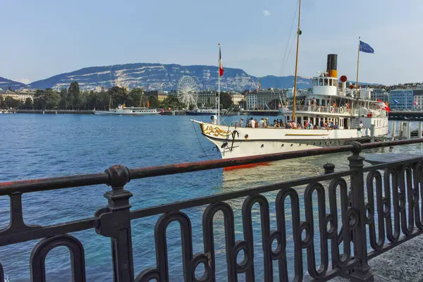 GENEVA, SWitzERLAND - 17 Haziran 2023: İsviçre 'nin Cenevre kentinin şaşırtıcı Sunset Manzarası