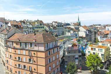 LAUSANNE, SWitzERLAND - 18 Haziran 2023: Tipik Lozan şehri, Vaud Kantonu, İsviçre