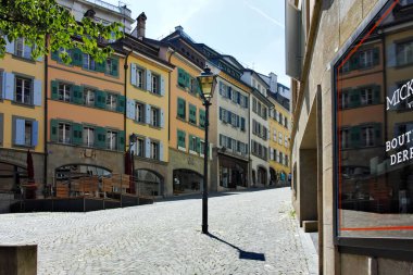 LAUSANNE, SWitzERLAND - 18 Haziran 2023: Tipik Lozan şehri, Vaud Kantonu, İsviçre