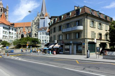 LAUSANNE, SWitzERLAND - 18 Haziran 2023: Tipik Lozan şehri, Vaud Kantonu, İsviçre