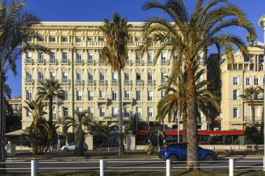 GÜZEL, FRANCE - 25 HAZİRAN 2024: Nice, Provence Alpes-Cote d 'Azur, Fransa' nın sahil caddesinin günbatımı Panoraması