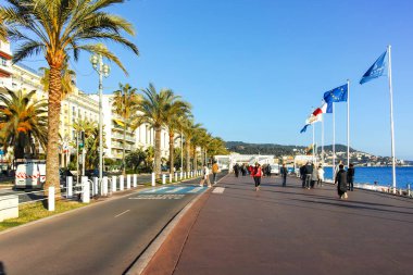 GÜZEL, FRANCE - 25 HAZİRAN 2024: Nice, Provence Alpes-Cote d 'Azur, Fransa' nın sahil caddesinin günbatımı Panoraması