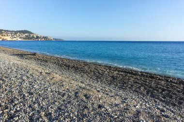 GÜZEL, FRANCE - 25 HAZİRAN 2024: Nice, Provence Alpes-Cote d 'Azur, Fransa' nın sahil caddesinin günbatımı Panoraması