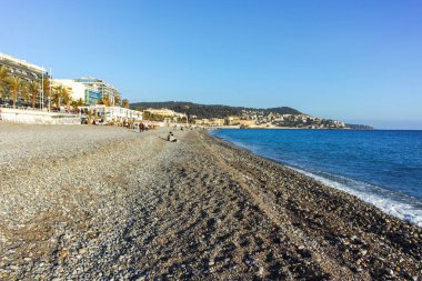 GÜZEL, FRANCE - 25 HAZİRAN 2024: Nice, Provence Alpes-Cote d 'Azur, Fransa' nın sahil caddesinin günbatımı Panoraması