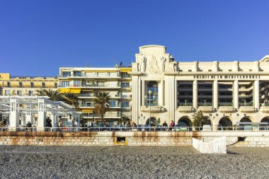 GÜZEL, FRANCE - 25 HAZİRAN 2024: Nice, Provence Alpes-Cote d 'Azur, Fransa' nın sahil caddesinin günbatımı Panoraması