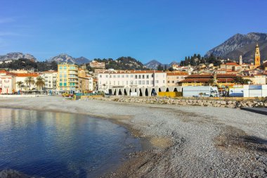 MENTON, FRANCE - 27 Ocak 2024: The Old Town of Menton, Provence Alpes-Cote d 'Azur, Fransa