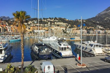 MENTON, FRANCE - 27 Ocak 2024: The Old Town of Menton, Provence Alpes-Cote d 'Azur, Fransa