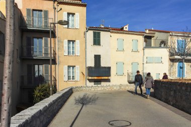 ANTIBES, FRANCE - 29 Ocak 2024: Antibes limanı panoraması, Provence Alpes-Cote d 'Azur, Fransa