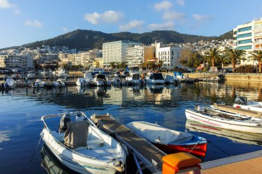 KAVALA, GREECE - 26 Aralık 2023: Kavala, Doğu Makedonya ve Trakya 'nın İnanılmaz Günbatımı Panoraması, Yunanistan