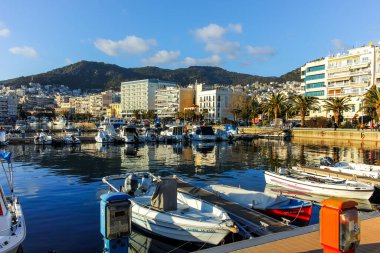 KAVALA, GREECE - 26 Aralık 2023: Kavala, Doğu Makedonya ve Trakya 'nın İnanılmaz Günbatımı Panoraması, Yunanistan
