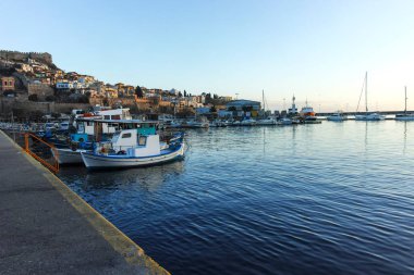 KAVALA, GREECE - 26 Aralık 2023: Kavala, Doğu Makedonya ve Trakya 'nın İnanılmaz Günbatımı Panoraması, Yunanistan