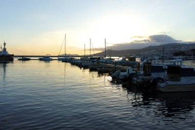 KAVALA, GREECE - 26 Aralık 2023: Kavala, Doğu Makedonya ve Trakya 'nın İnanılmaz Günbatımı Panoraması, Yunanistan