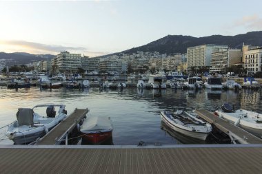 KAVALA, GREECE - 26 Aralık 2023: Kavala, Doğu Makedonya ve Trakya 'nın İnanılmaz Günbatımı Panoraması, Yunanistan