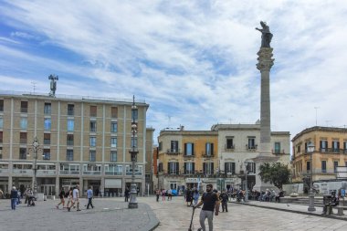 LECCE, İtalya - 12 Mayıs 2024: İtalya 'nın Apulia Bölgesi' ndeki Eski Lecce kasabasının muhteşem manzarası