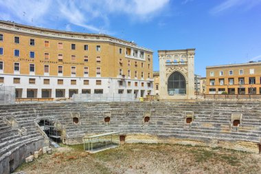 LECCE, İtalya - 12 Mayıs 2024: İtalya 'nın Apulia Bölgesi' ndeki Eski Lecce kasabasının muhteşem manzarası