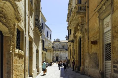 LECCE, İtalya - 12 Mayıs 2024: İtalya 'nın Apulia Bölgesi' ndeki Eski Lecce kasabasının muhteşem manzarası