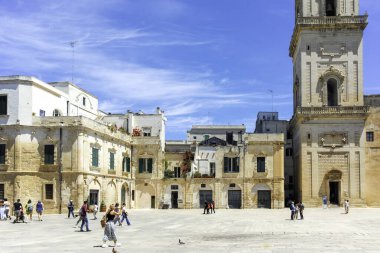 LECCE, İtalya - 12 Mayıs 2024: İtalya 'nın Apulia Bölgesi' ndeki Eski Lecce kasabasının muhteşem manzarası