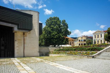 KOTEL, BULGARIA - 9 Temmuz 2023: Bulgaristan 'ın Sliven Bölgesi' ndeki Kotel kentinde 19. yüzyıl evleri