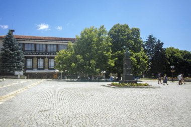 KOTEL, BULGARIA - 9 Temmuz 2023: Bulgaristan 'ın Sliven Bölgesi' ndeki Kotel kentinde 19. yüzyıl evleri